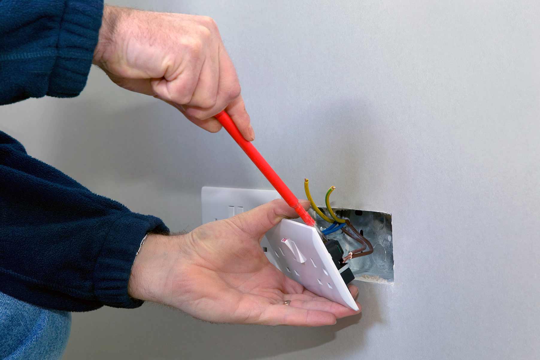 Our electricians can install plug sockets for domestic and commercial proeprties in Pontefract and the local area. 